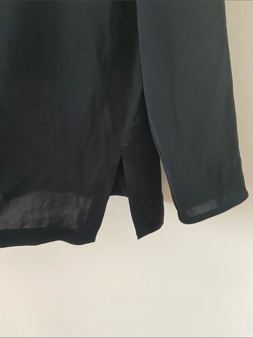 Max Mara Long Sleeve Blouse Side Slit Round
Neck Silk Blend Top Size 2 - Picture 4 of 7